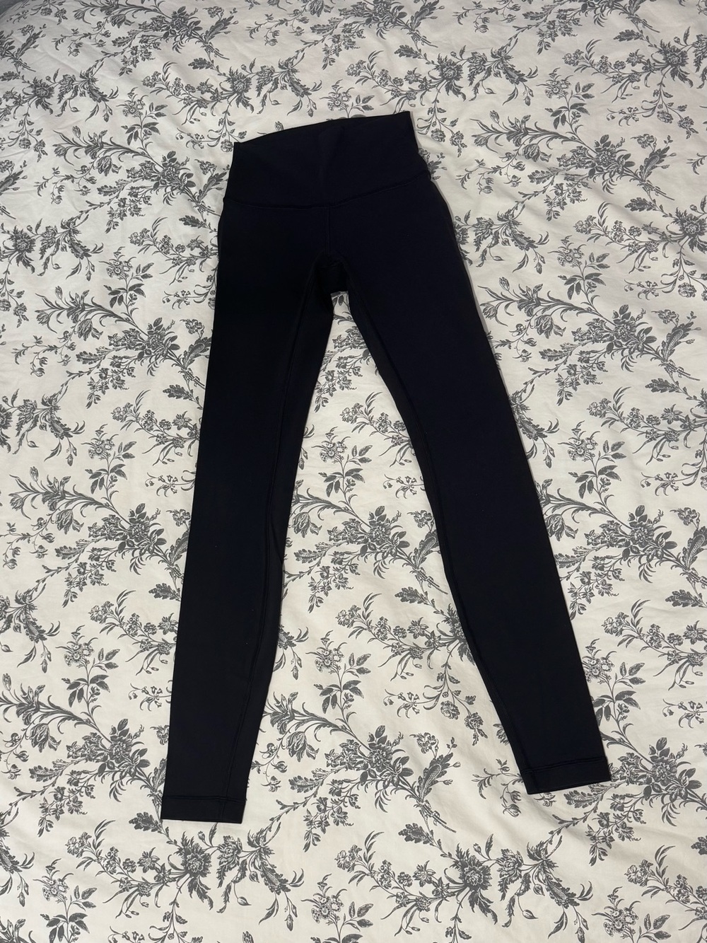 Black lululemon Wunder Under Hi-Rise Tight *28”